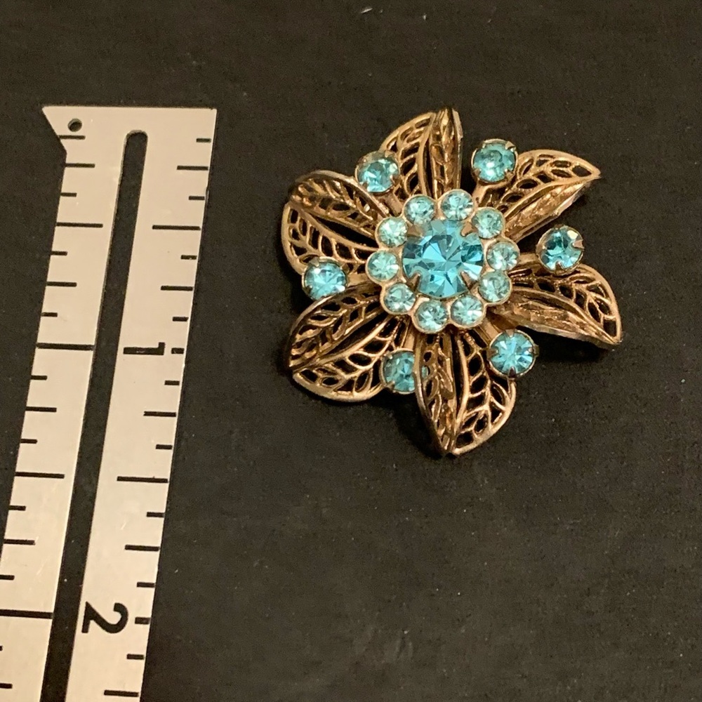 Vintage gold dnd blue brooch.